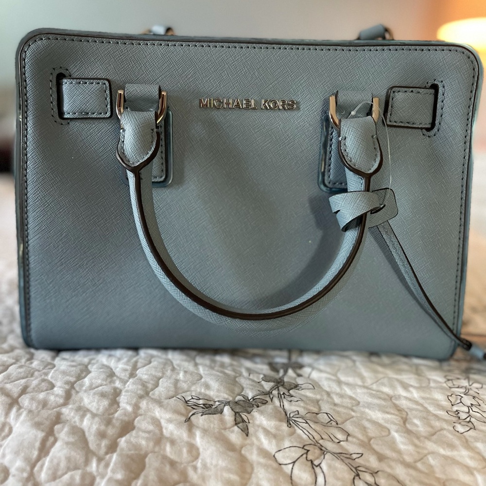 NWOT Authentic Michael Kors purse.